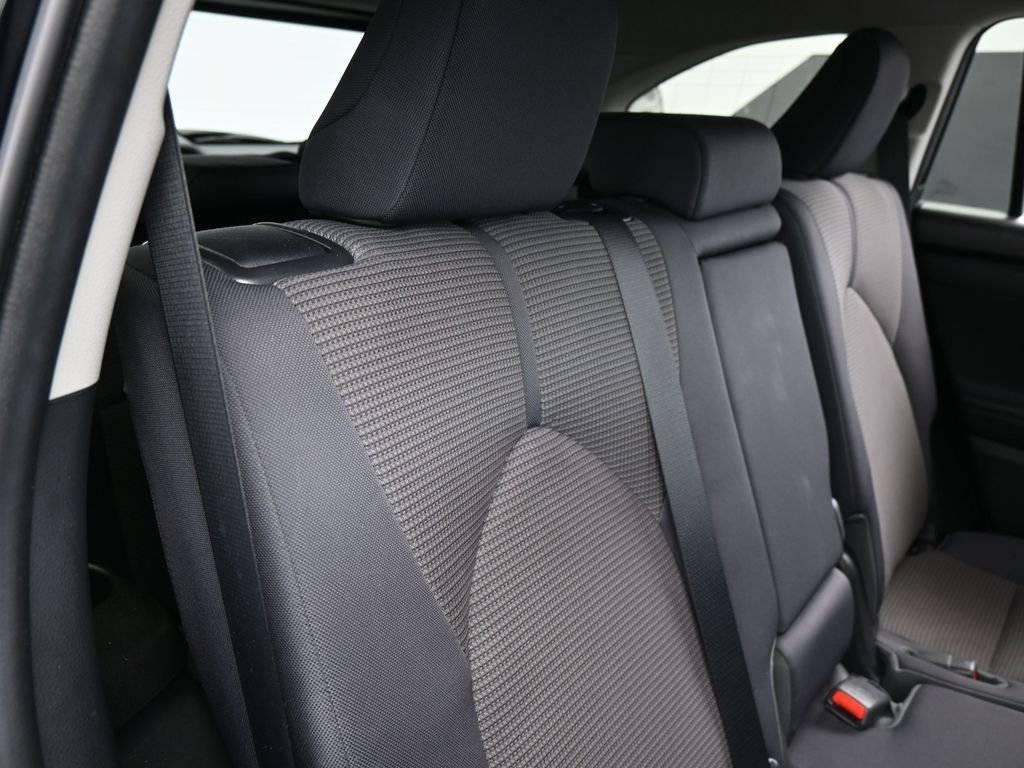Used 2023 Toyota Highlander L image 34