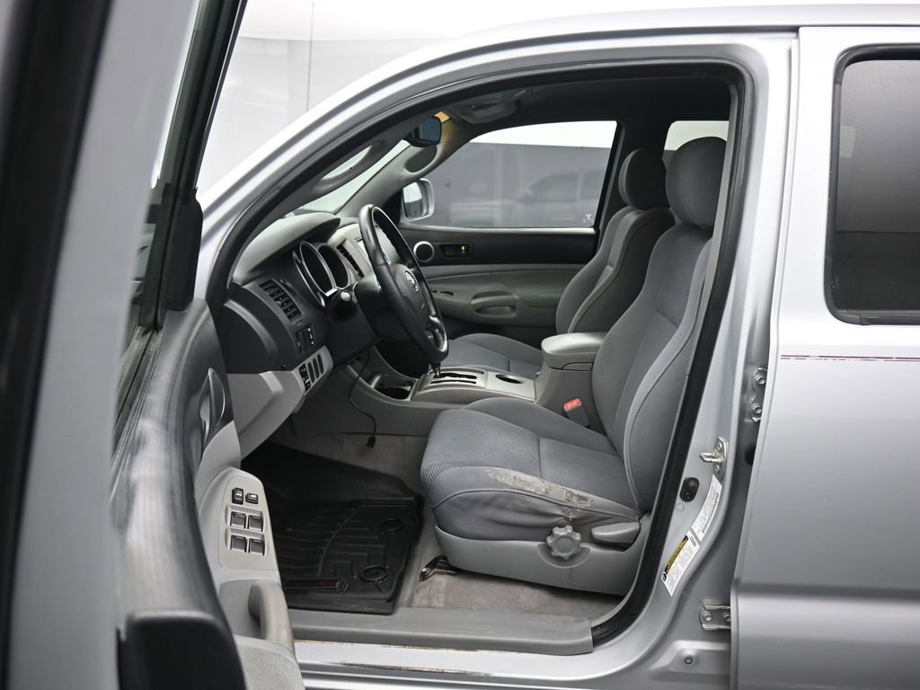 Used 2005 Toyota Tacoma PreRunner image 11