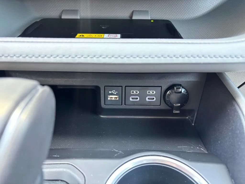 Used 2023 Toyota Highlander XLE FWD image 17