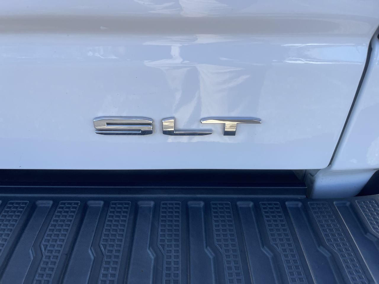 Used 2021 GMC Sierra 1500 SLT w/ SLT Premium Plus Package AWD/4WD image 33