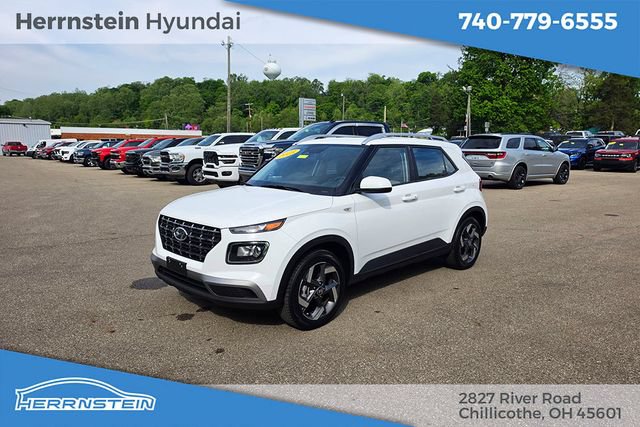 Used 2025 Hyundai Venue SEL FWD image 3