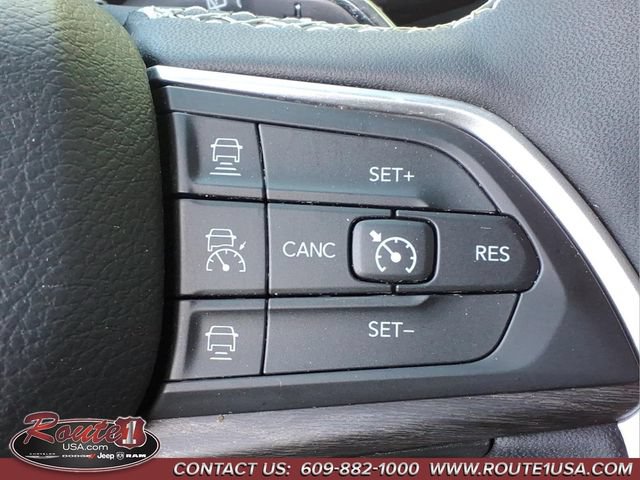 Used 2023 Jeep Grand Cherokee Limited AWD/4WD image 32