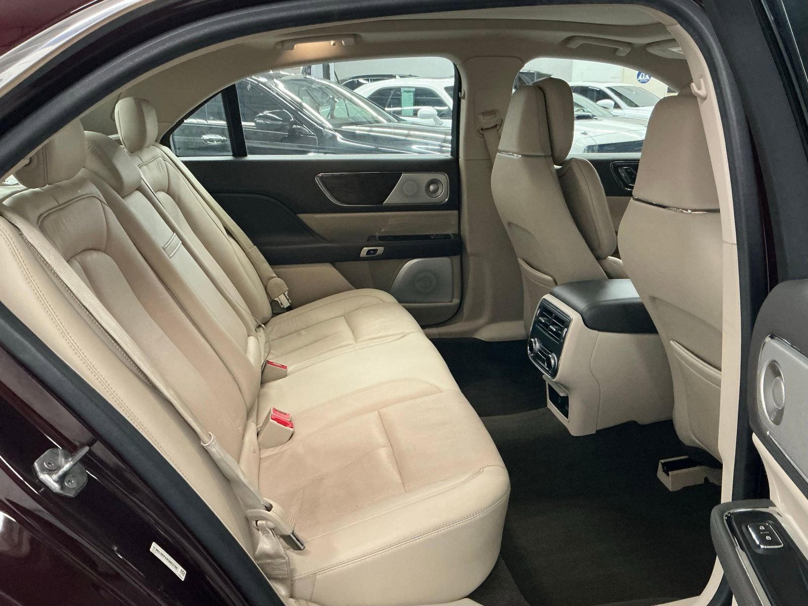 Used 2019 Lincoln Continental Reserve image 14