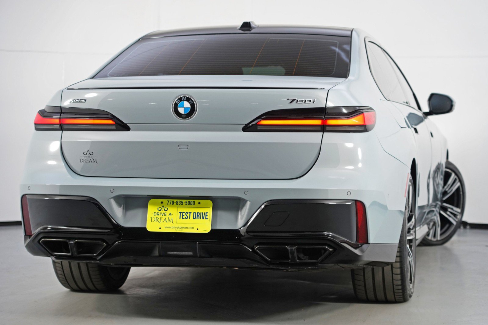 Used 2024 BMW 760i xDrive w/ Premium Package 2 AWD/4WD image 3