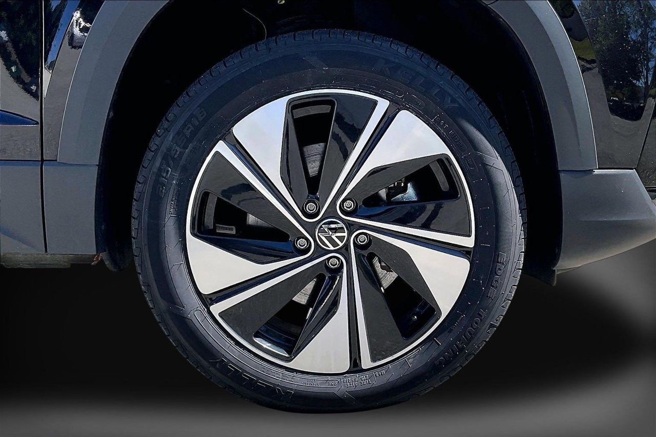 Used 2024 Volkswagen Taos SE AWD/4WD image 34