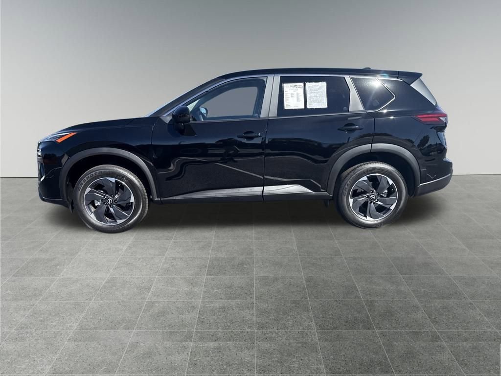 Used 2025 Nissan Rogue SV image 2