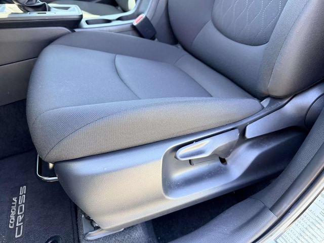 Used 2026 Toyota Corolla Cross LE FWD image 15