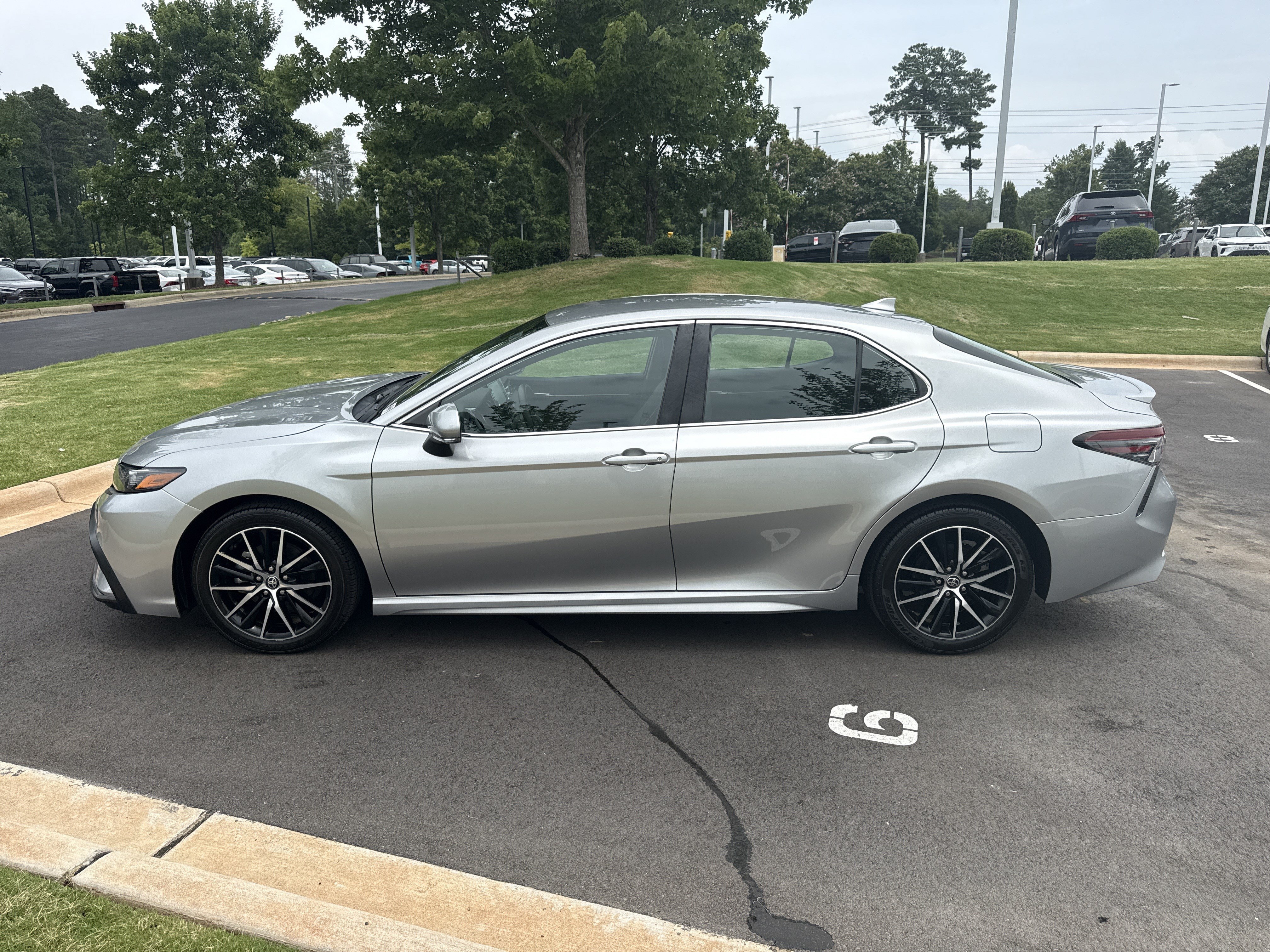 Used 2023 Toyota Camry SE FWD image 7