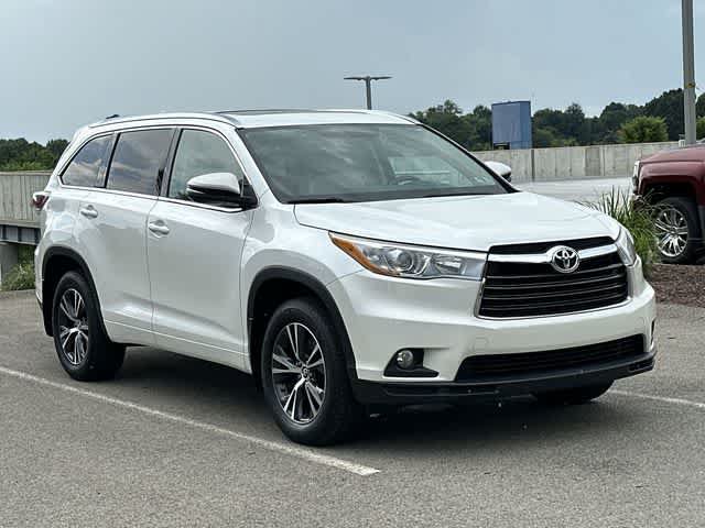 Used 2016 Toyota Highlander XLE AWD/4WD image 32