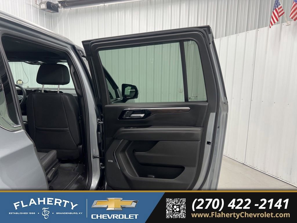 Used 2025 Chevrolet Suburban LT w/ Comfort Package AWD/4WD image 11