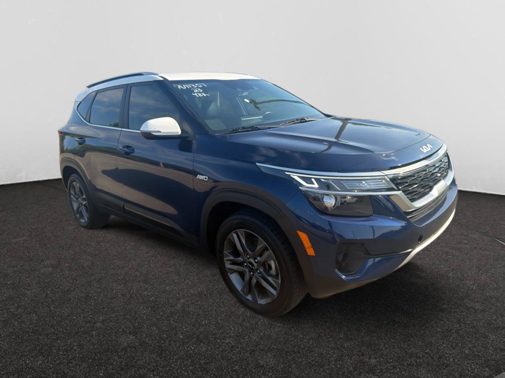 Used 2023 Kia Seltos S w/ Navigation Package AWD/4WD image 3