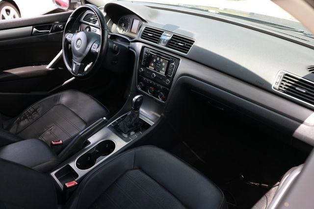 Used 2015 Volkswagen Passat 1.8T SE FWD image 21