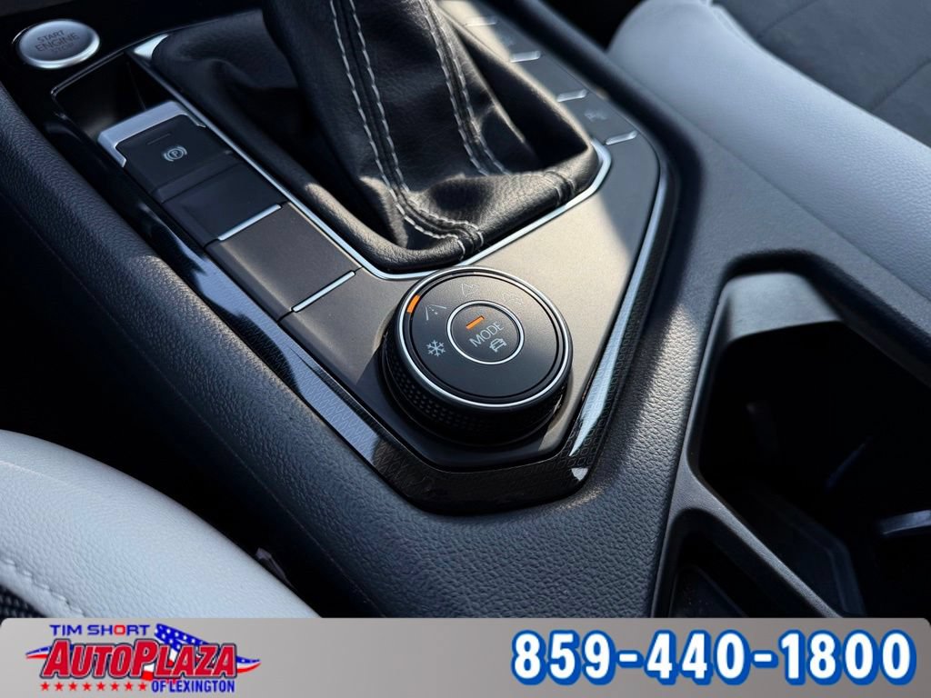 Used 2025 Volkswagen Taos SE AWD/4WD image 22