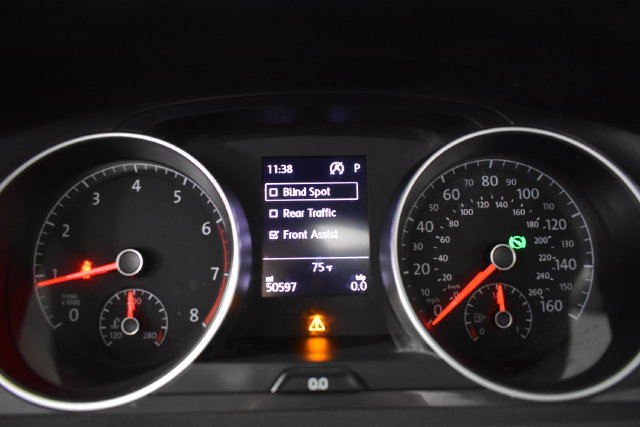 Used 2020 Volkswagen Golf 4-Door FWD image 25