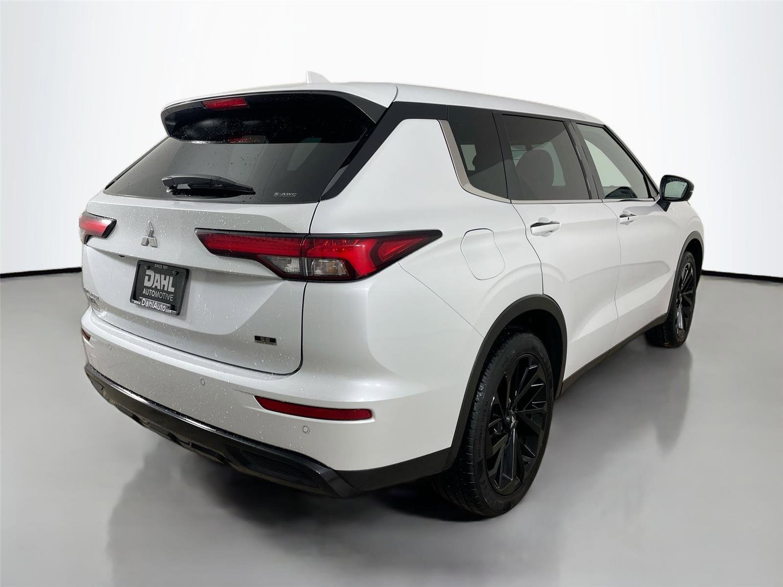 Used 2023 Mitsubishi Outlander SE Black Edition image 7