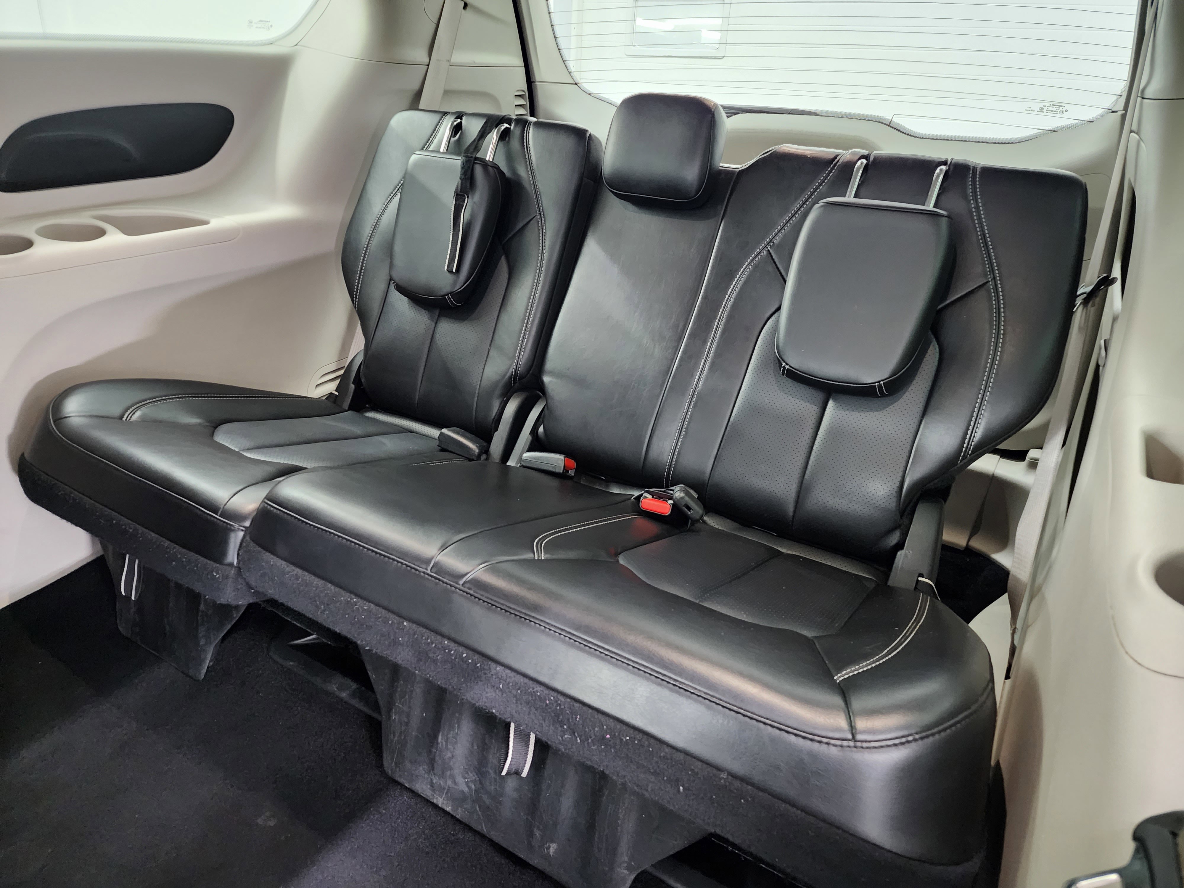 Used 2024 Chrysler Pacifica Touring-L FWD image 10