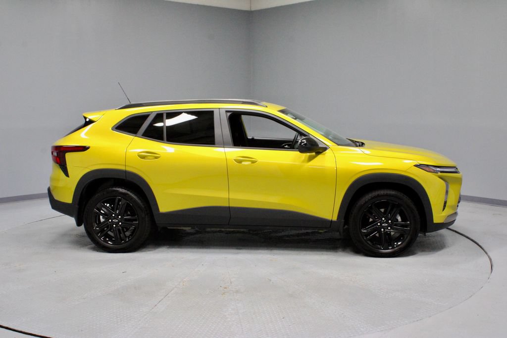 Used 2025 Chevrolet Trax ACTIV w/ Sunroof Package FWD image 11