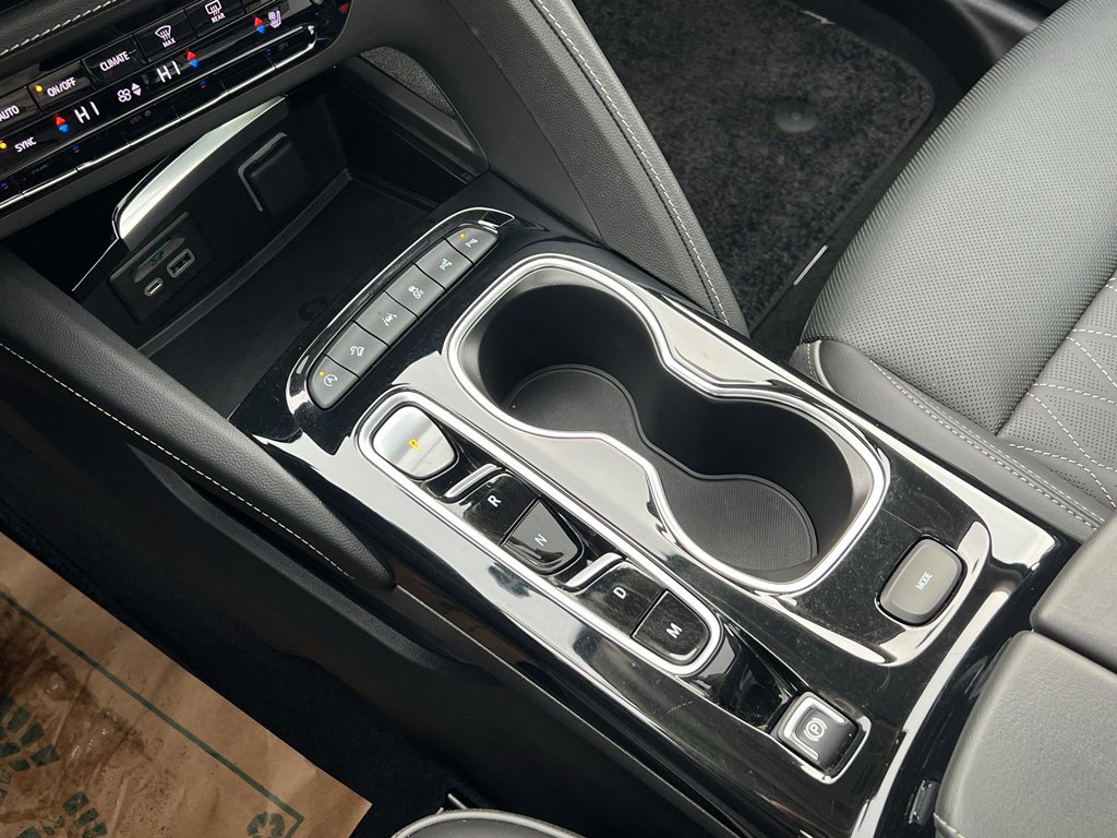 Used 2023 Buick Envision Avenir image 22