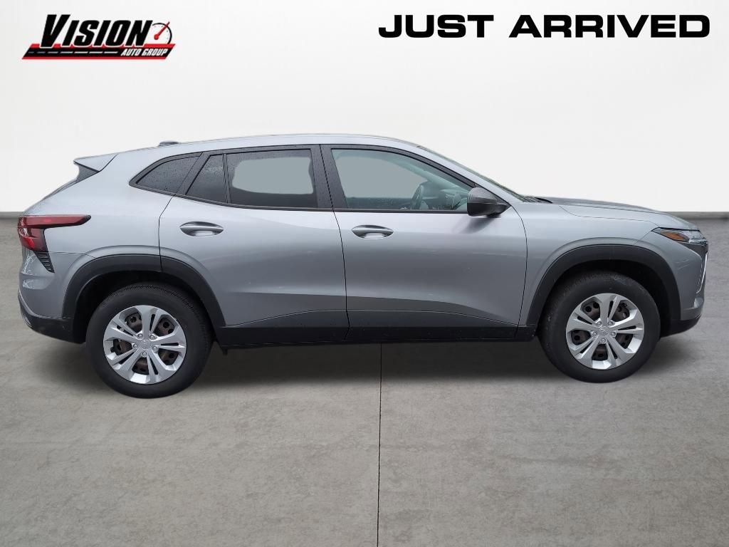 Used 2024 Chevrolet Trax LS FWD image 6