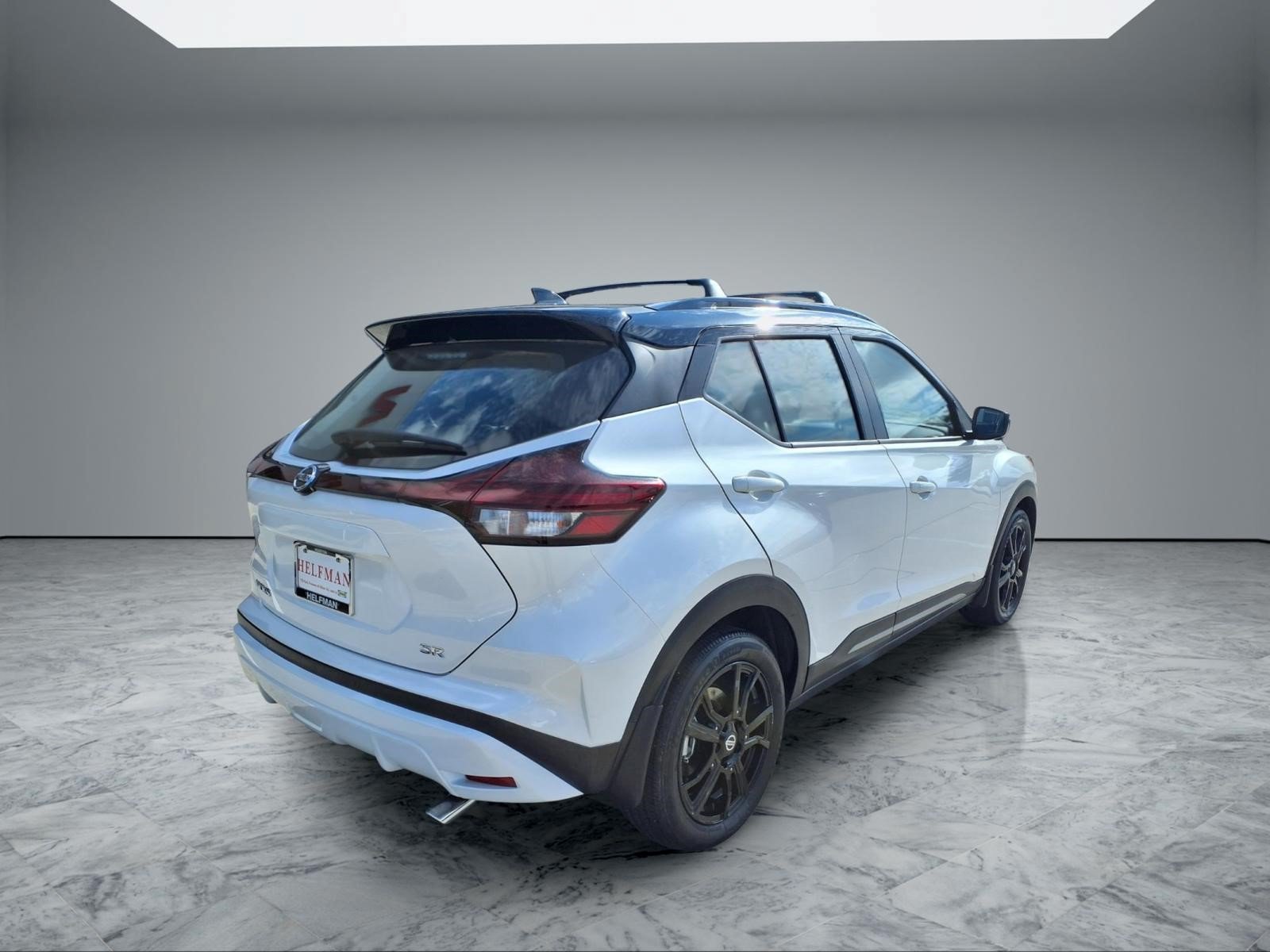Used 2021 Nissan Kicks SR w/ Interior Electronics Package FWD image 7