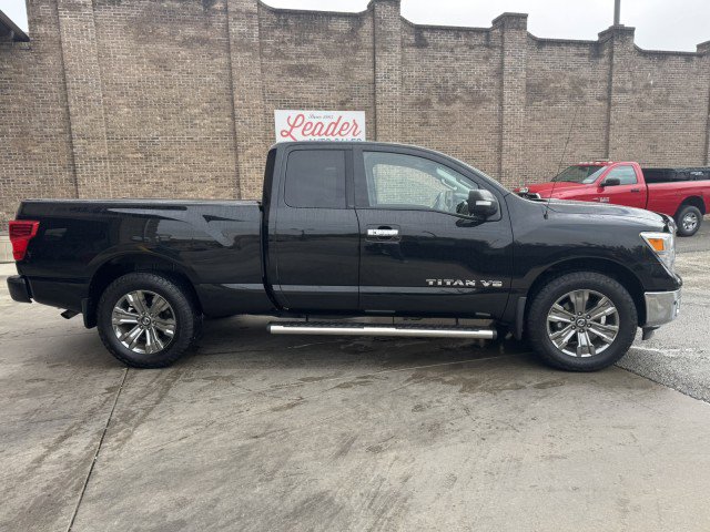 Used 2019 Nissan Titan SV w/ SV Convenience Package image 2