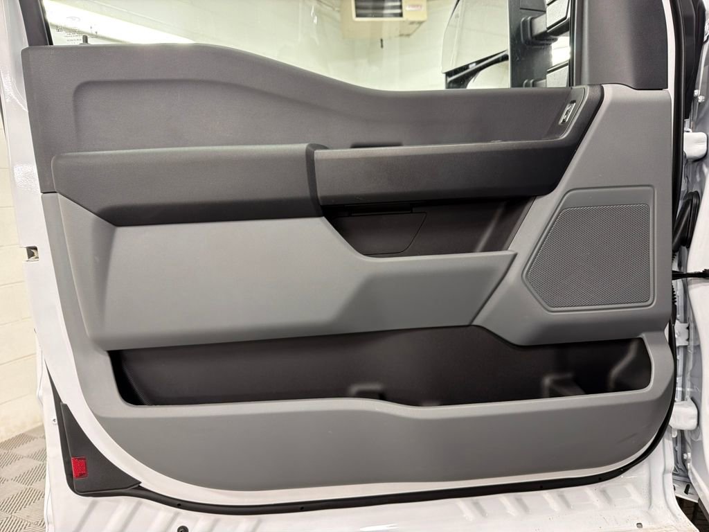 New 2026 Ford F250 XL w/ XL Chrome Package image 15