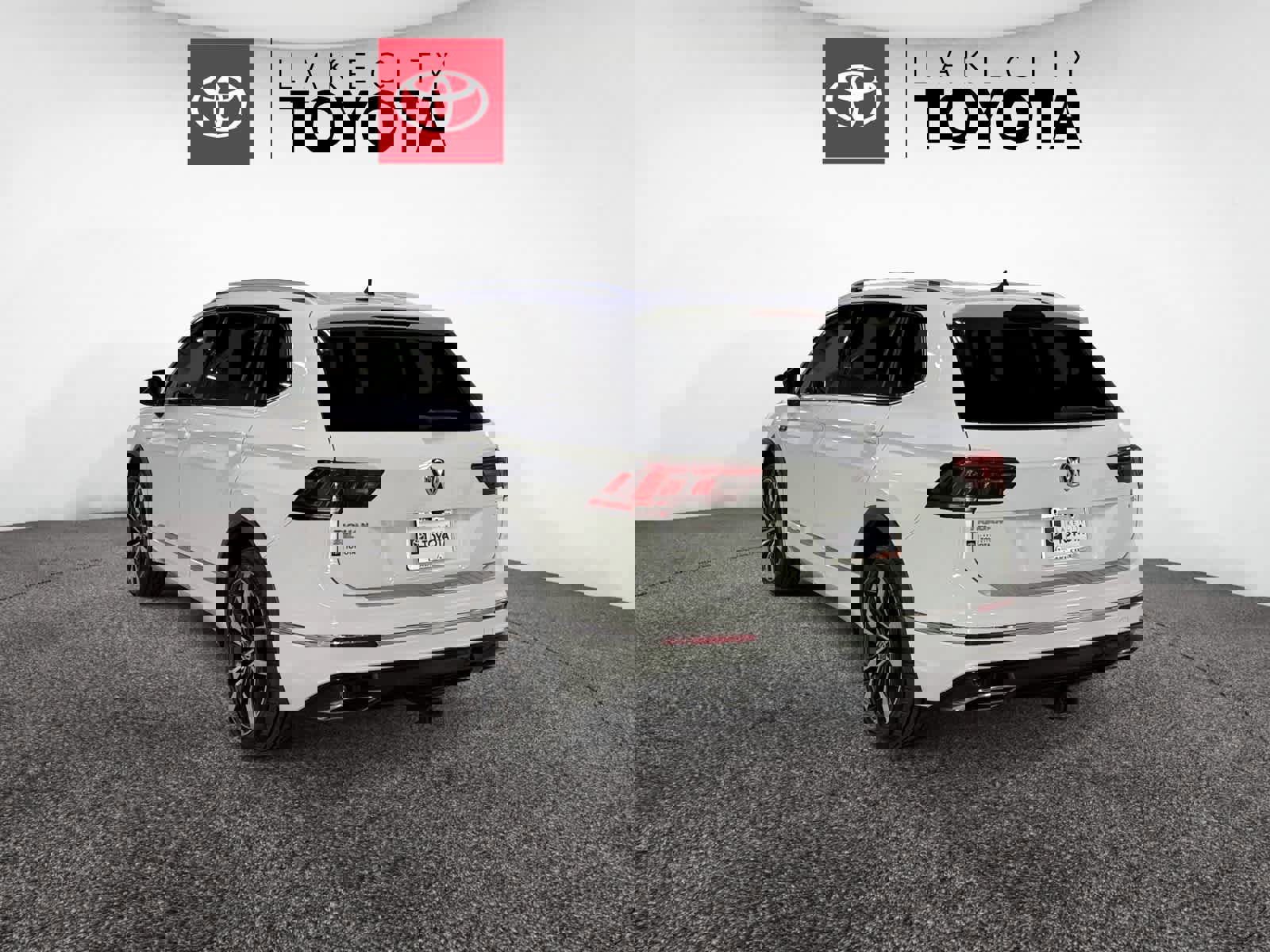 Used 2018 Volkswagen Tiguan SEL Premium w/ R-Line Package image 4