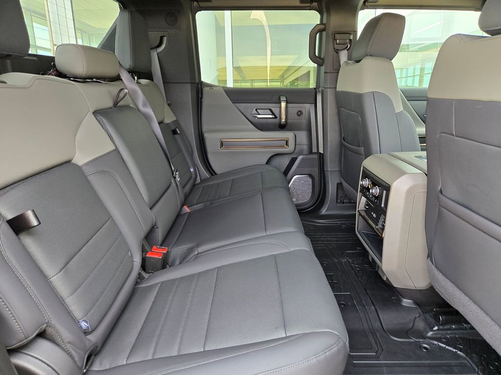 Used 2024 GMC Hummer EV 2X w/ LPO, Illumination Package image 31