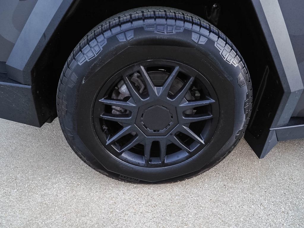 Used 2024 Tesla Cybertruck Cyberbeast AWD/4WD image 32