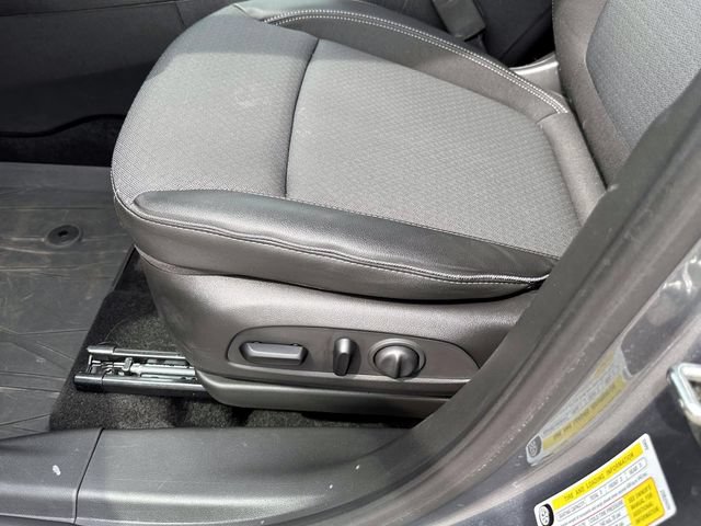 Used 2022 Buick Encore GX Select AWD/4WD image 19