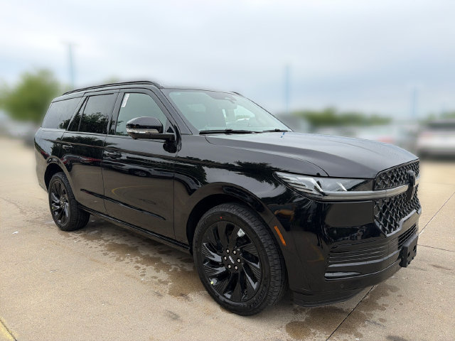 New 2026 Lincoln Navigator Reserve w/ Jet Appearance Package AWD/4WD image 3