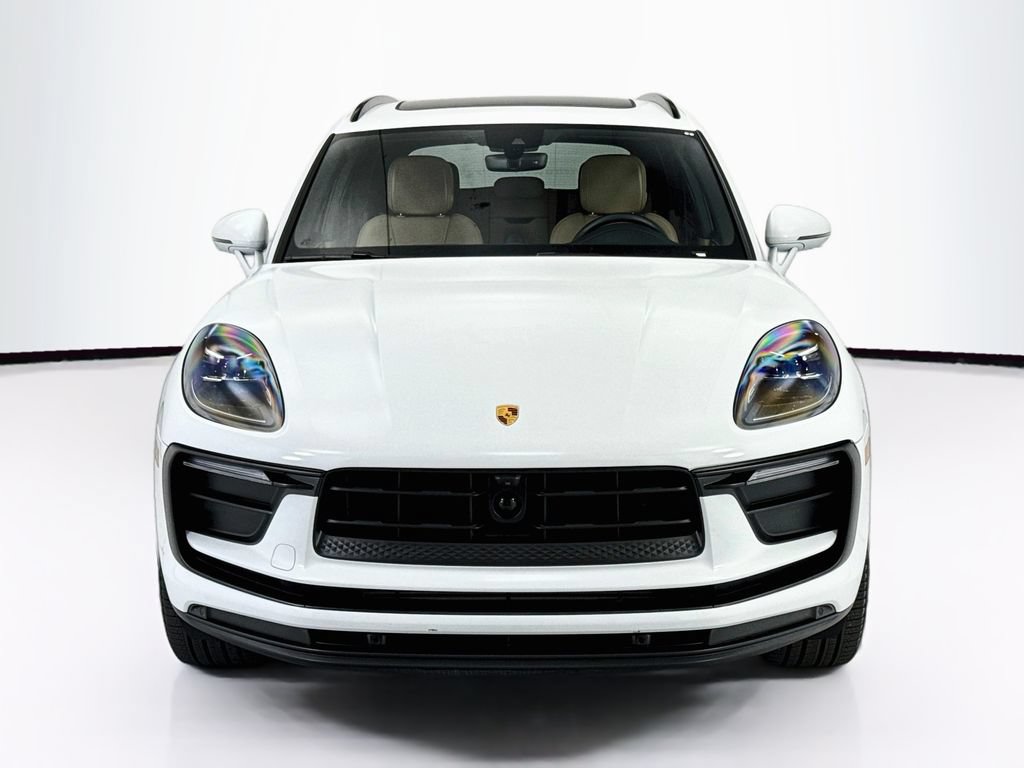 Certified 2025 Porsche Macan AWD/4WD image 10