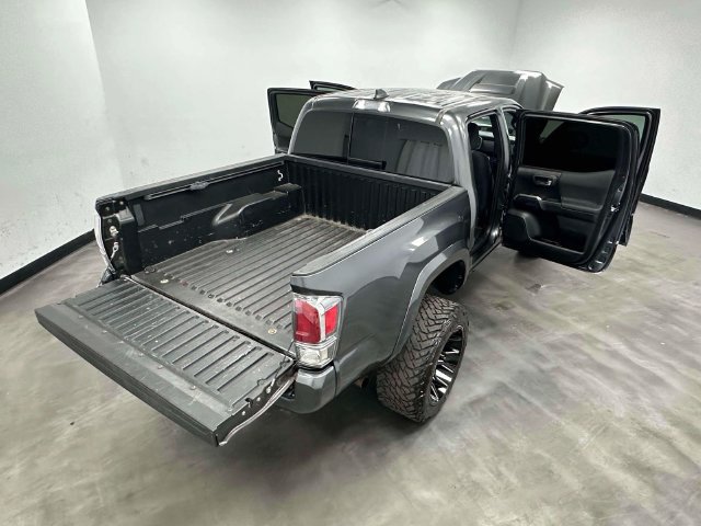 Used 2020 Toyota Tacoma TRD Sport AWD/4WD image 16