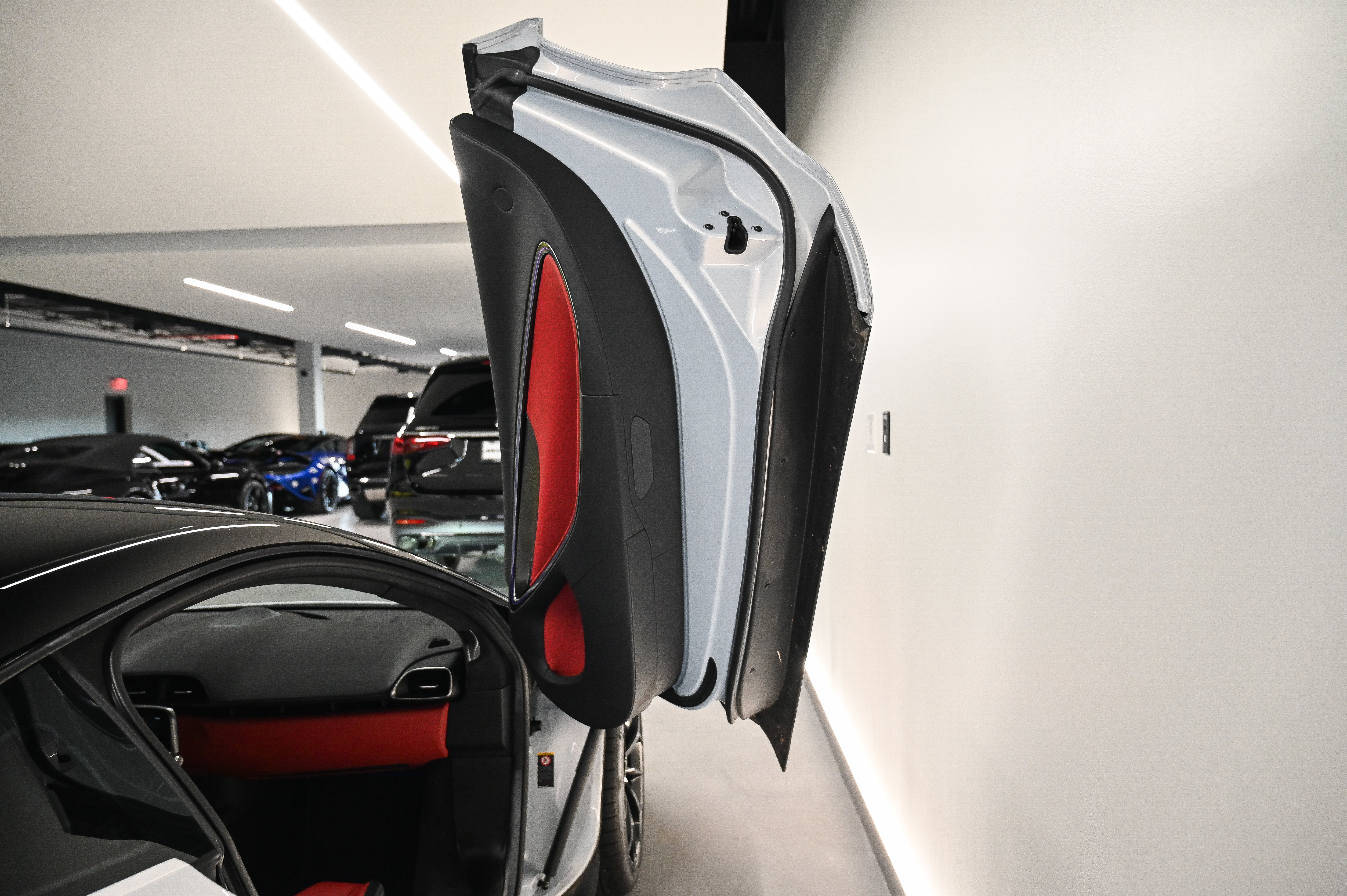 Used 2023 McLaren Artura RWD image 26