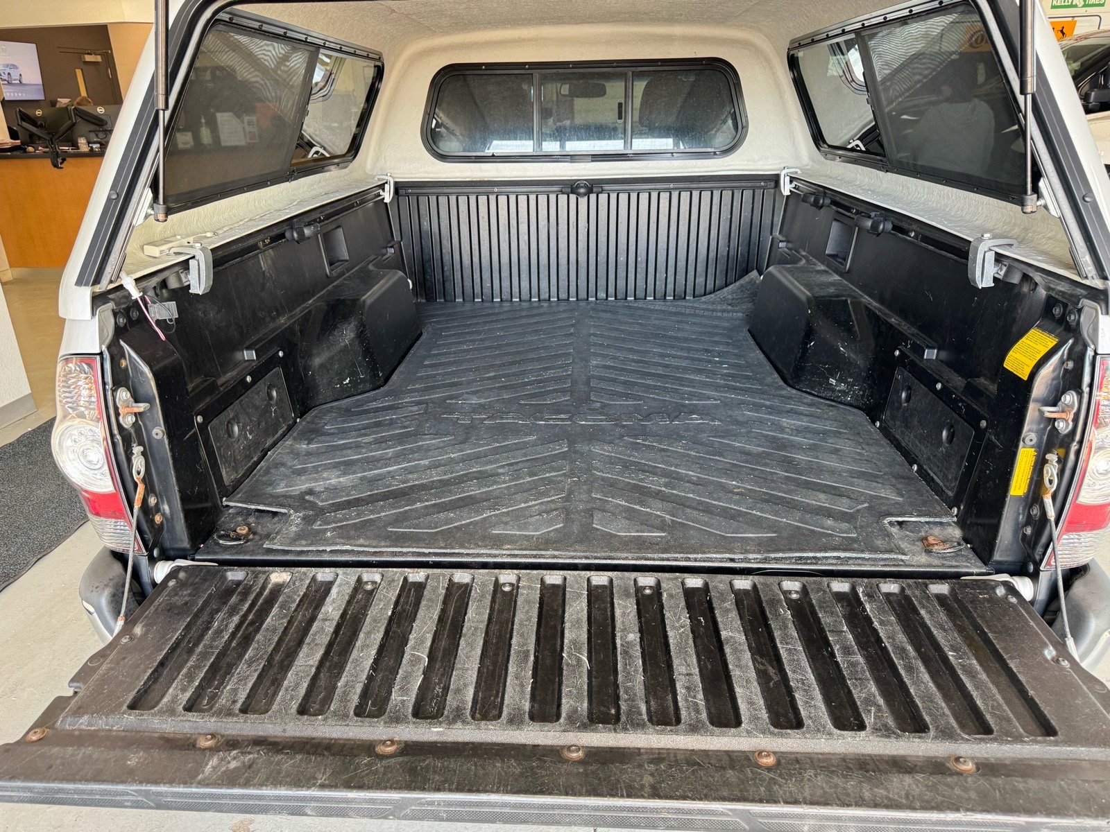 Used 2012 Toyota Tacoma 4x4 Double Cab w/ SR5 Pkg image 7