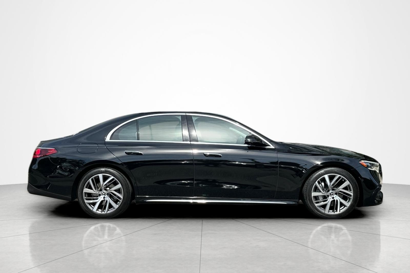 Used 2024 Mercedes-Benz E 350 4MATIC Sedan image 6