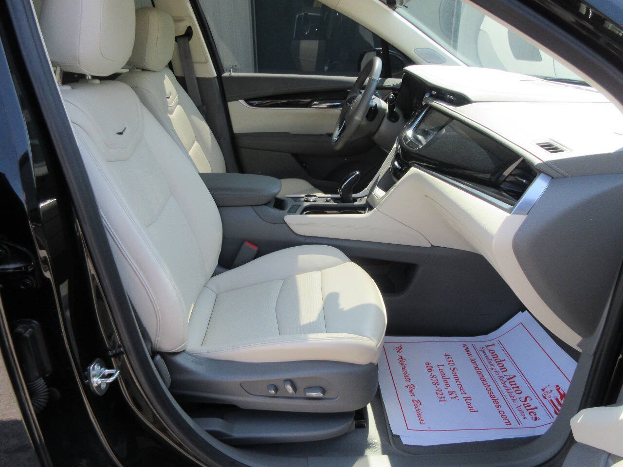 Used 2025 Cadillac XT6 Premium Luxury w/ Technology Package FWD image 16