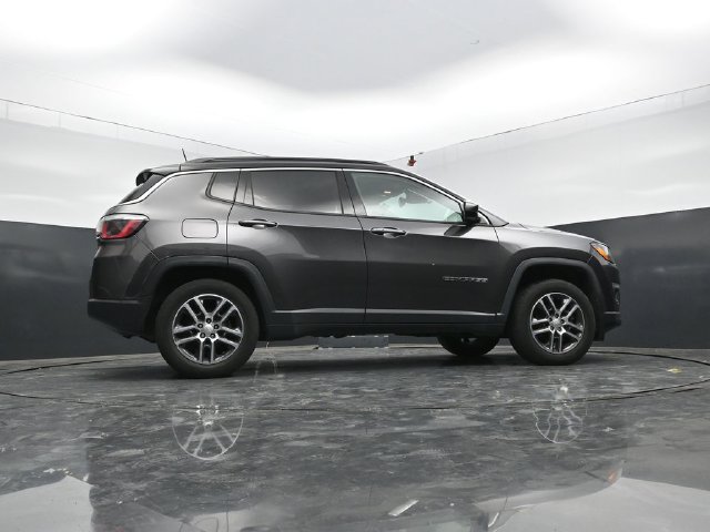 Used 2018 Jeep Compass Latitude w/ Popular Equipment Group AWD/4WD image 37