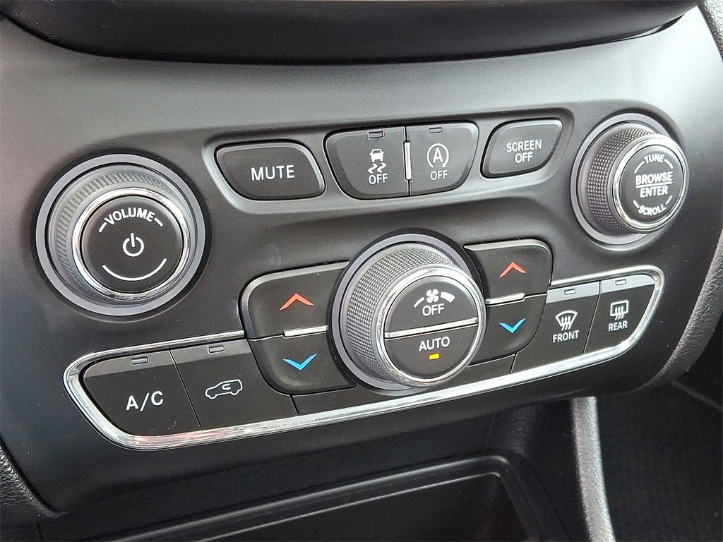 Used 2021 Jeep Cherokee Latitude Lux 80th Anniv w/ Quick Order Package 26U 80TH image 16