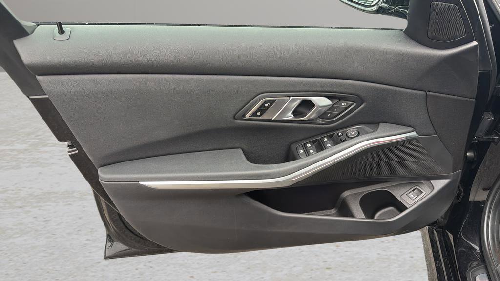 Used 2020 BMW 330i xDrive Sedan w/ Driving Assistance Package image 9