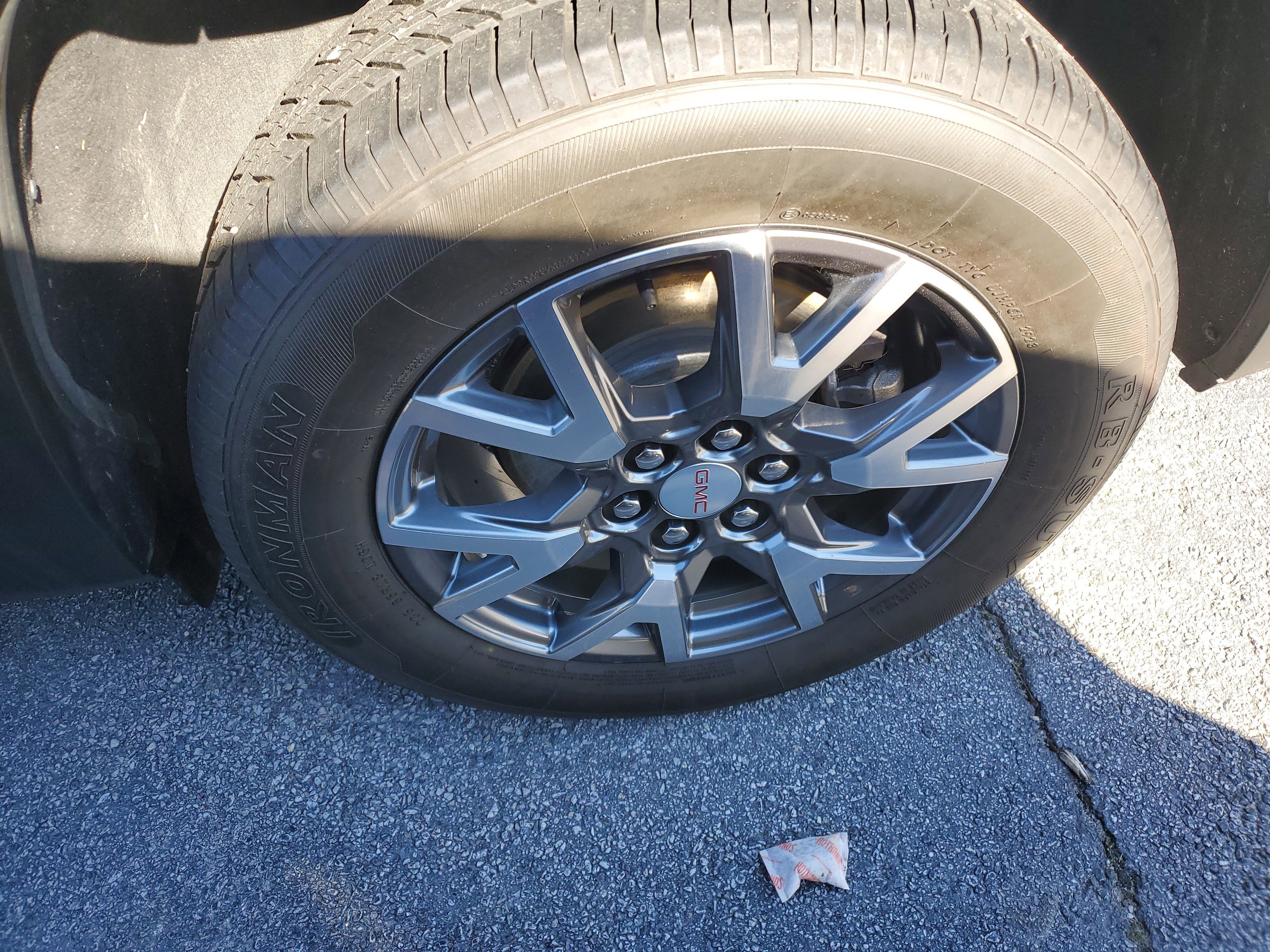 Used 2023 GMC Acadia SLT image 9