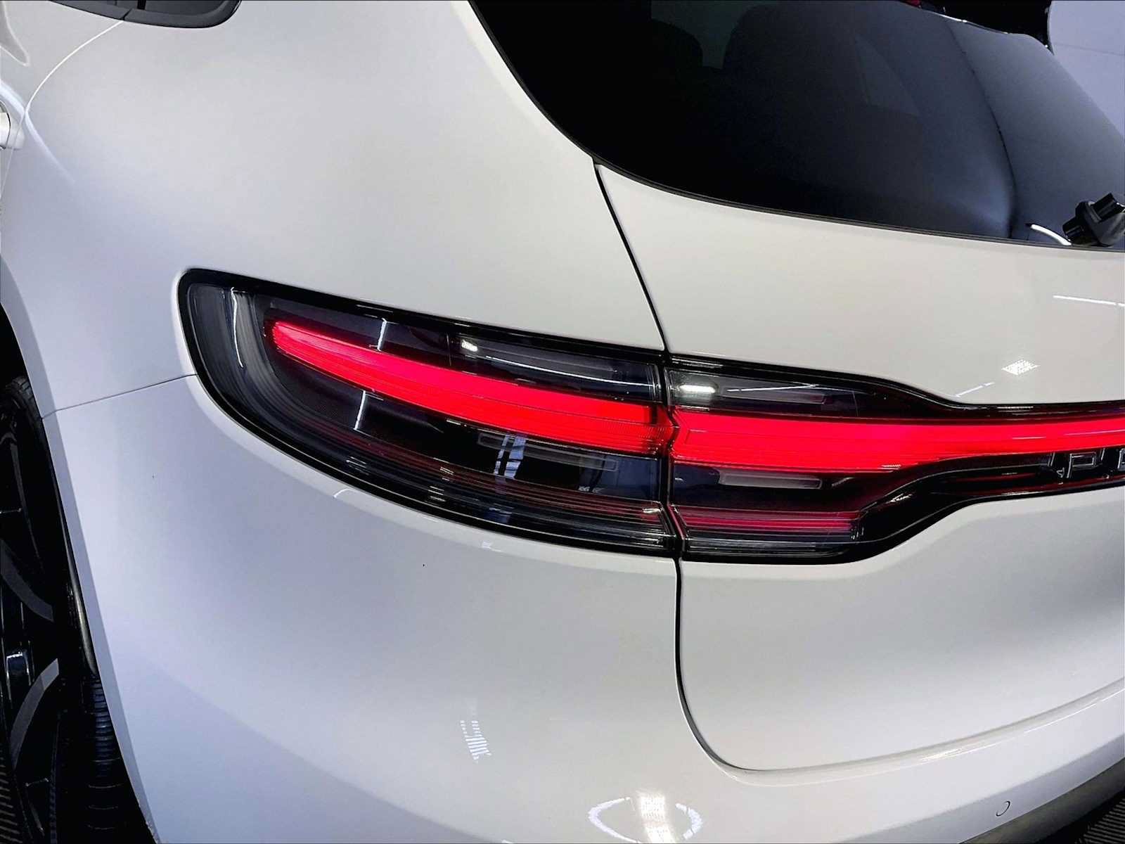 Certified 2023 Porsche Macan AWD/4WD image 30