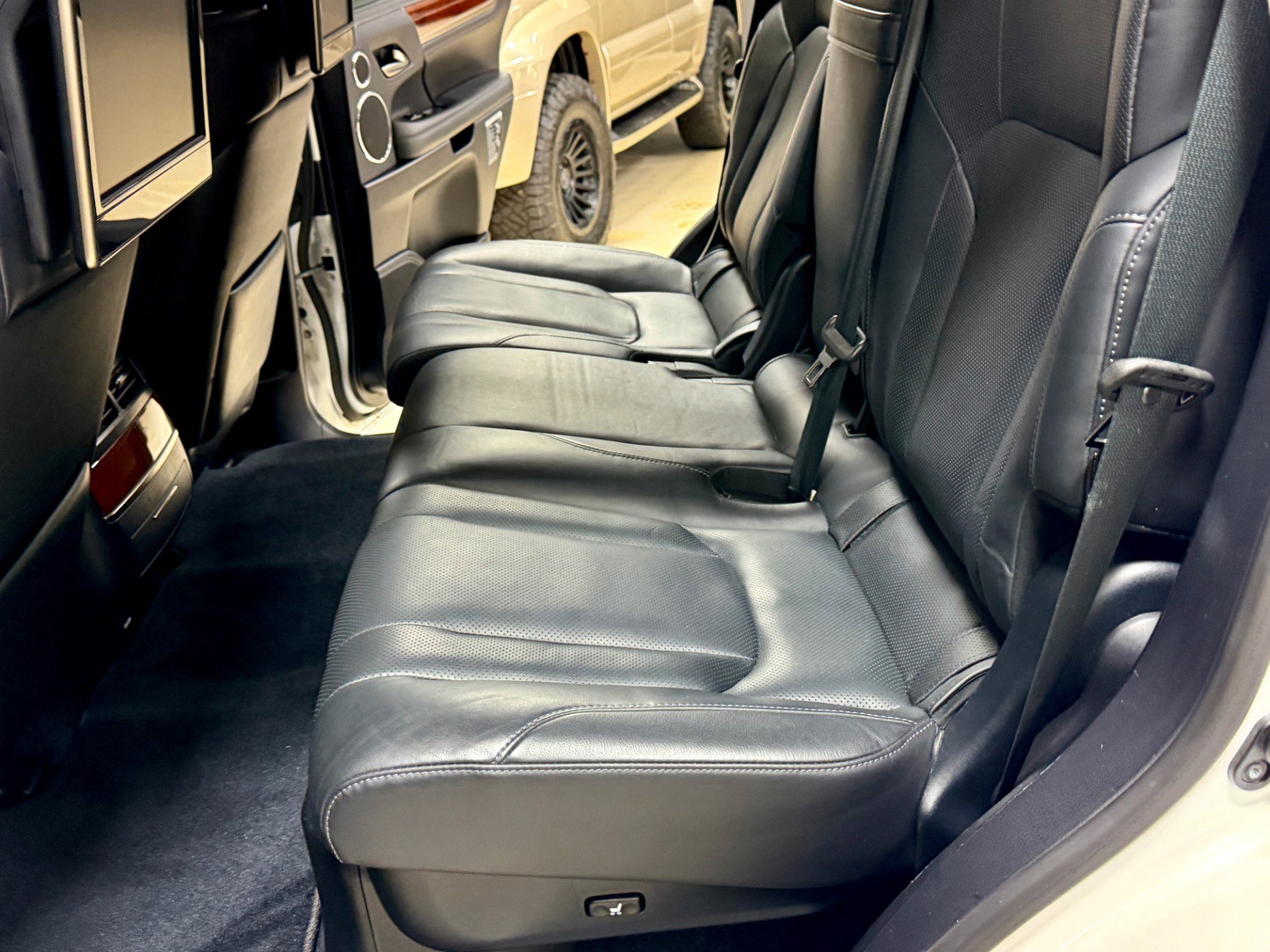 Used 2016 Lexus LX 570 4WD image 23