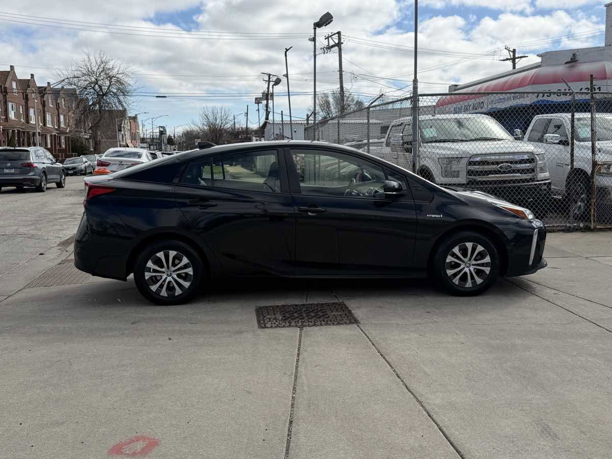 Used 2021 Toyota Prius XLE image 4
