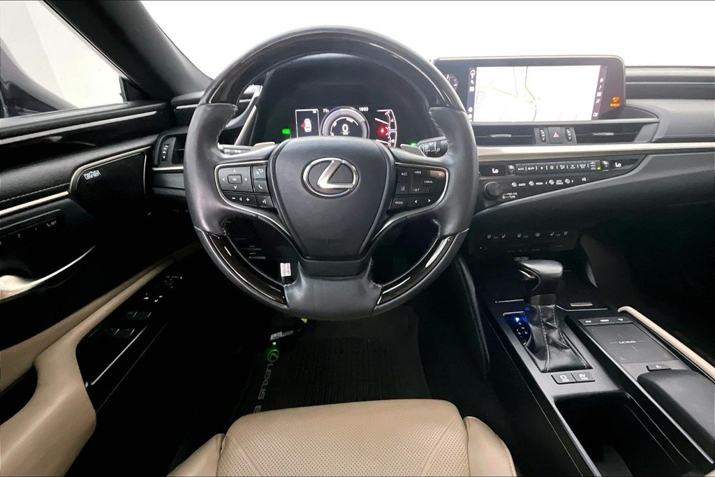 Used 2020 Lexus ES 300h Ultra Luxury w/ Accessory Package 2 FWD image 6