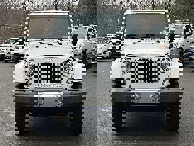 Used 2018 Jeep Wrangler Sahara w/ Connectivity Group image 15