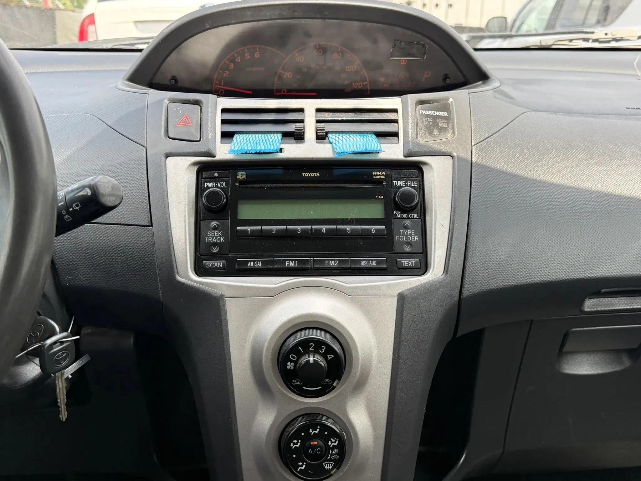 Used 2009 Toyota Yaris 2-Door Hatchback FWD image 25