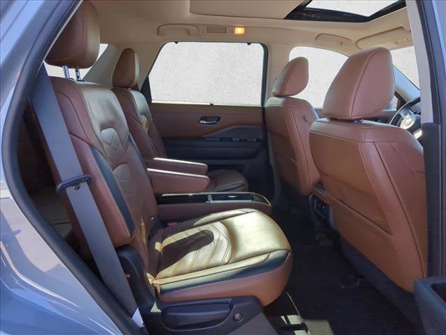 Used 2022 Nissan Pathfinder Platinum w/ Cargo Package image 17