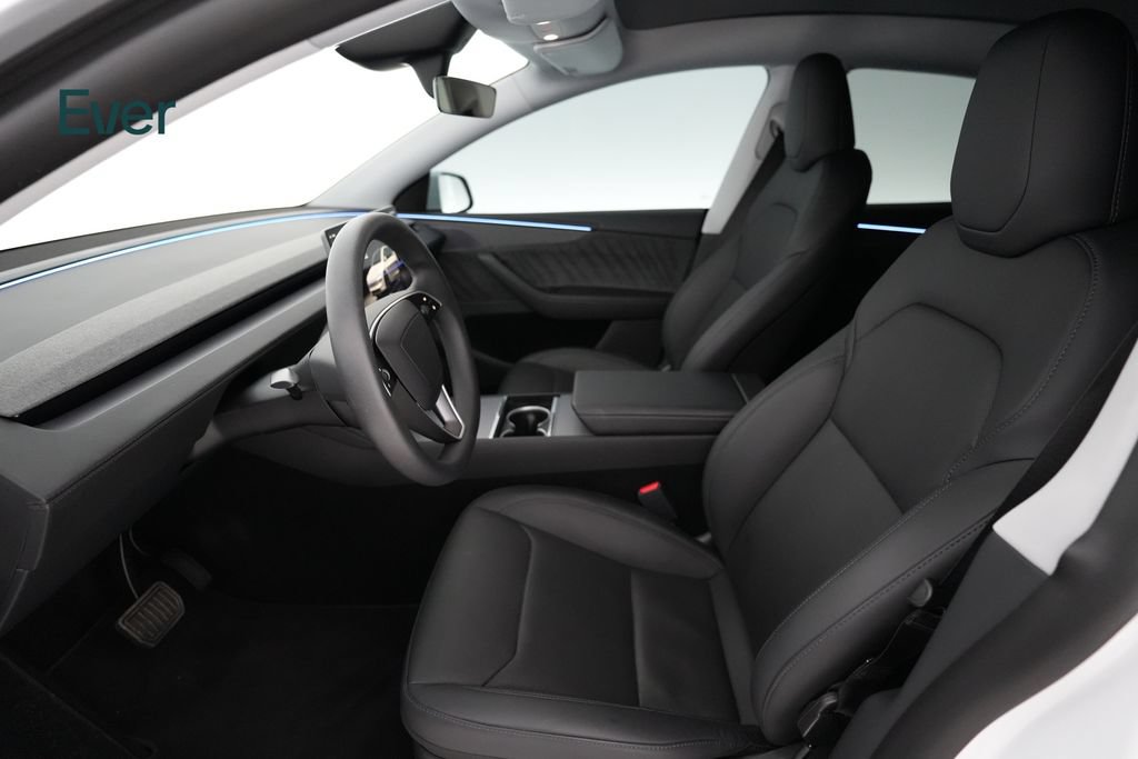 Used 2026 Tesla Model Y AWD image 4