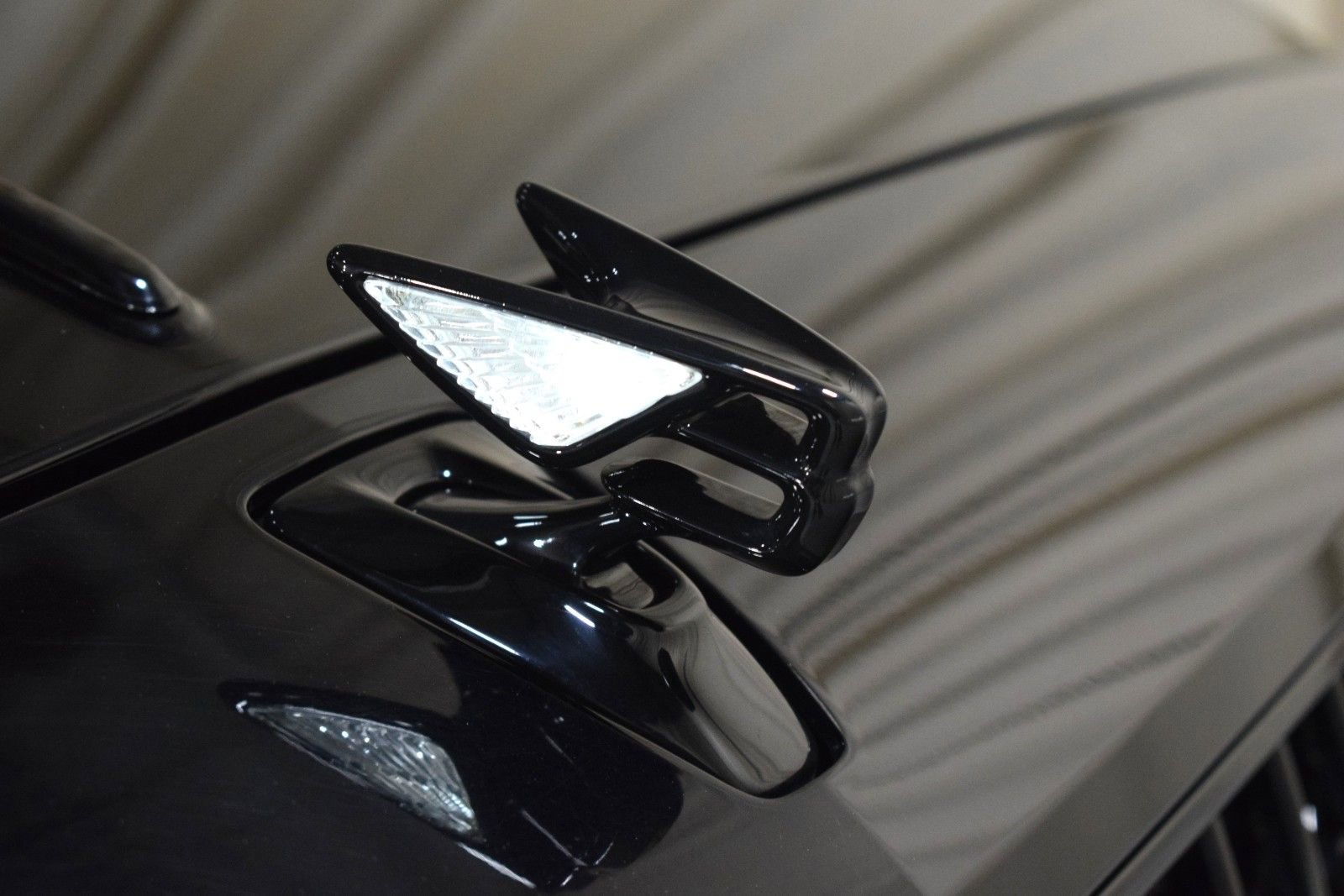 Certified 2023 Bentley Flying Spur Azure image 9